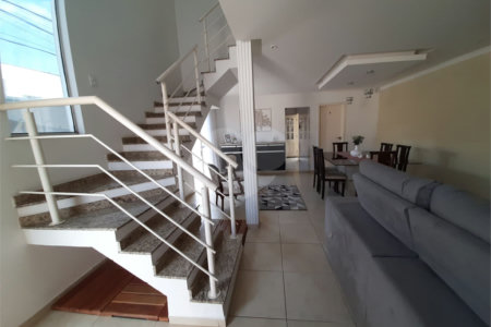 Sobrado à venda com 3 quartos, sendo 1 suíte, em Vila Suissa, Mogi das Cruzes, SP