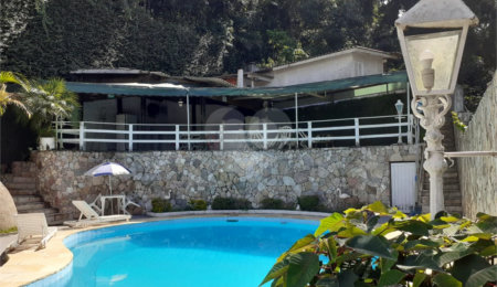 Casa à venda com 3 quartos, sendo 1 suíte,  no condomínio Iara Branca, Mairiporã - SP