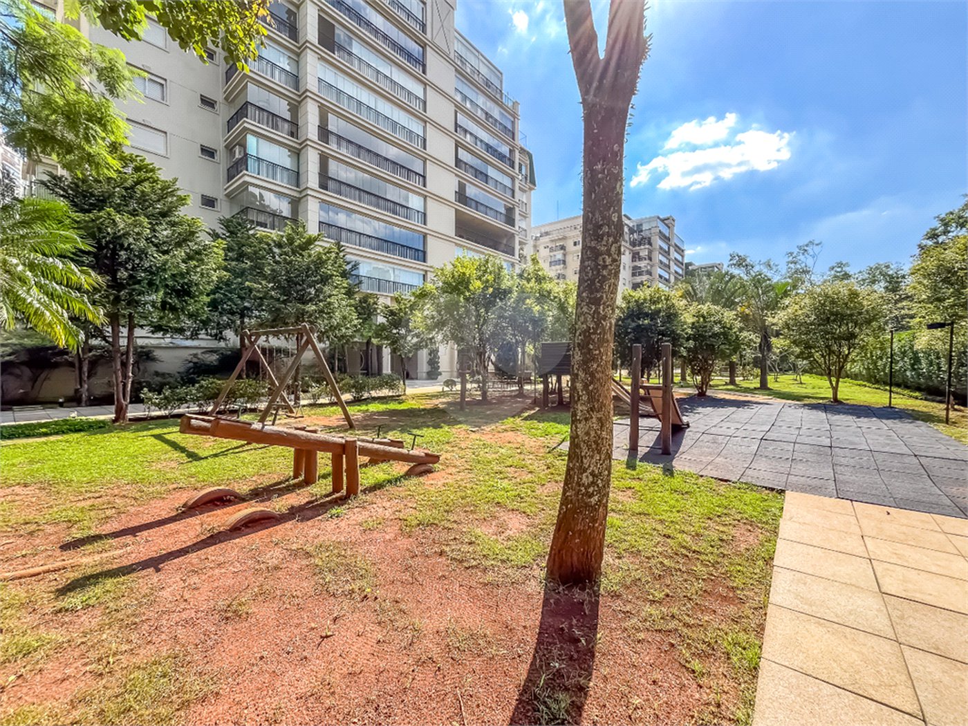 Apartamento à venda com 3 suítes em Alto da Boa Vista, São Paulo, SP