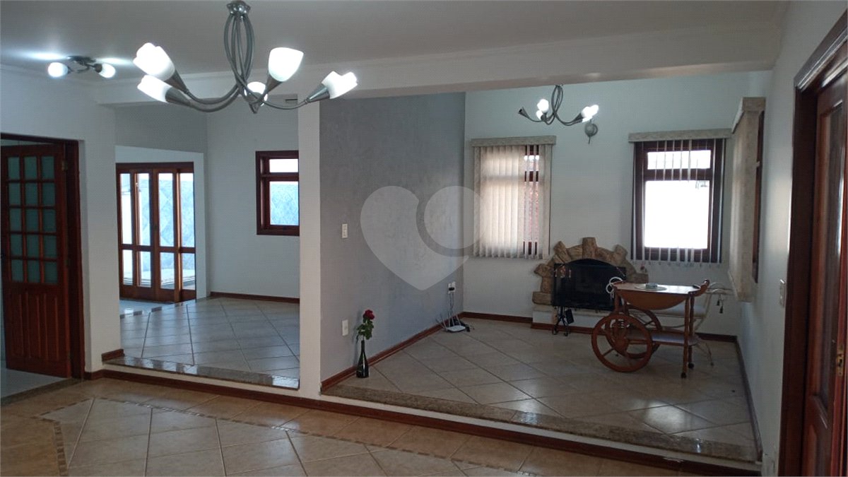 Casa à venda com 3 suítes no condomínio Villaggio Capriccio, Louveira - SP