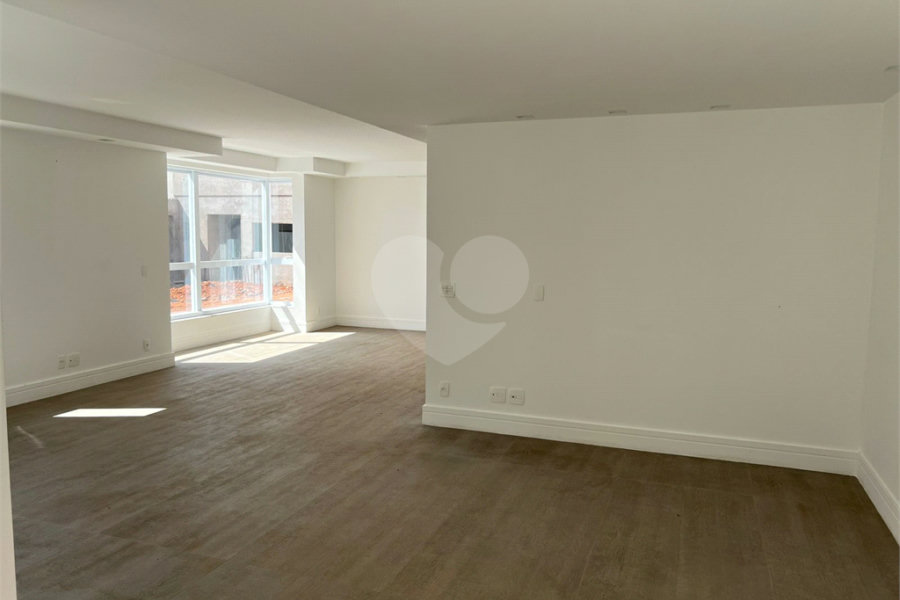 Casa à venda com 4 quartos, sendo 2 suítes, no condomínio Residencial Floresta, São Paulo - SP