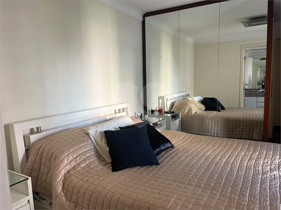 Apartamento à venda com 3 suítes em Real Parque, São Paulo, SP