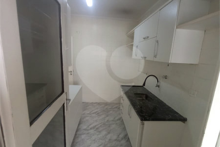 Apartamento à venda com 3 quartos, sendo 1 suíte,  em Vila Olímpia, São Paulo, SP