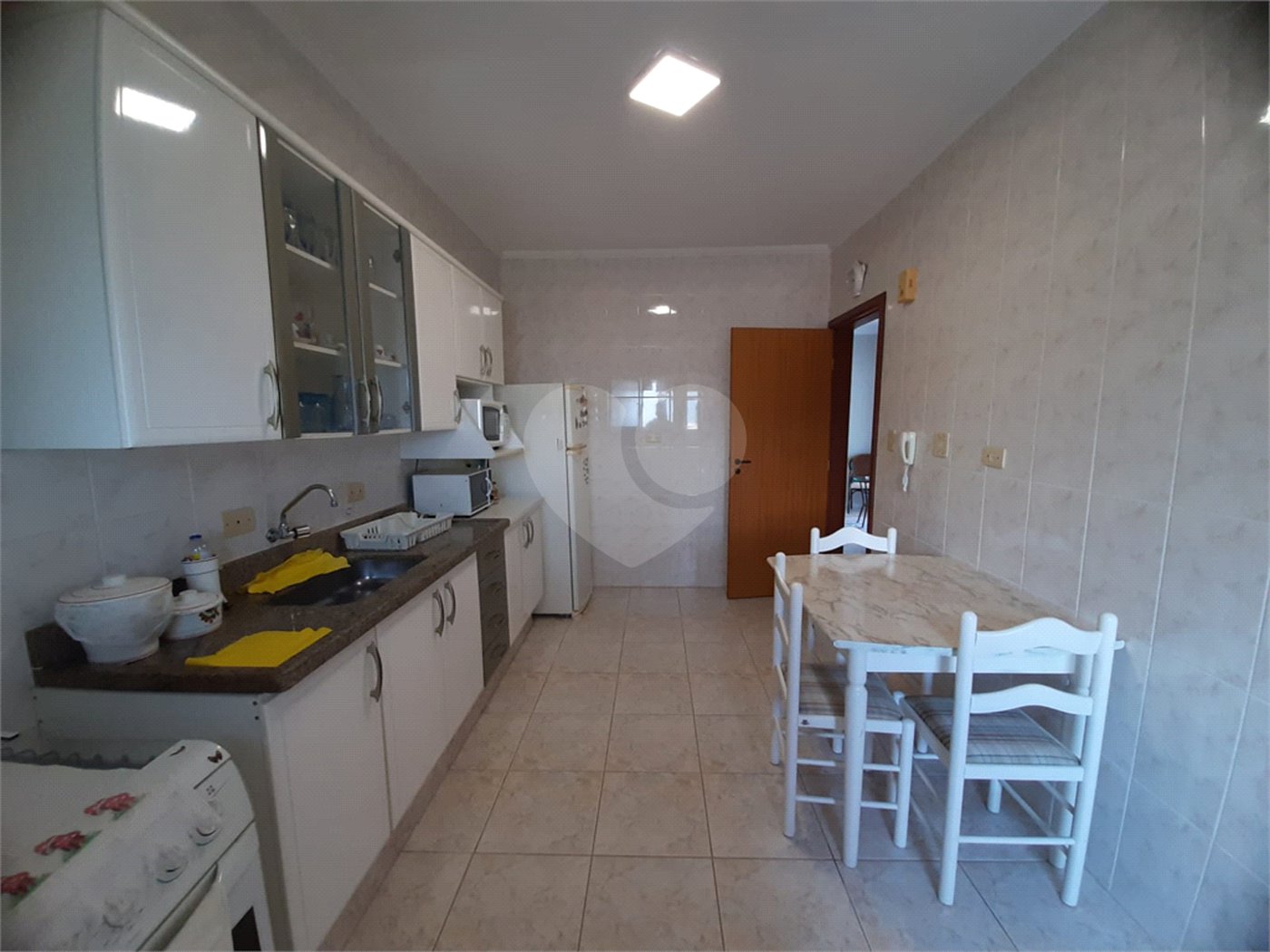 Apartamento à venda com 2 quartos, sendo 1 suíte, em Vera Cruz, Mongaguá, SP
