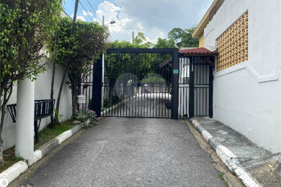 Casa à venda com 2 quartos, sendo 1 suíte, no condomínio Colina de Goiás, São Paulo - SP