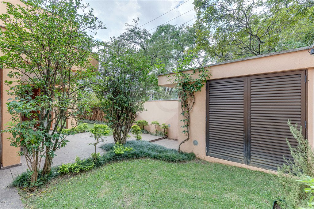 Casa à venda com 5 quartos, sendo 4 suítes, em Alto da Boa Vista, São Paulo, SP
