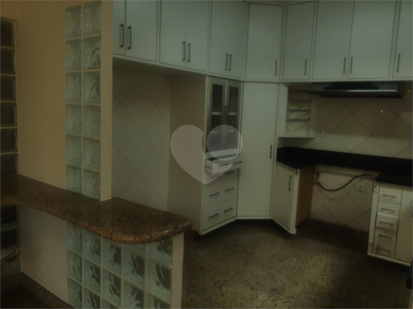 Casa à venda com 4 quartos, sendo 2 suítes,  no condomínio Lake Louise, São Paulo - SP