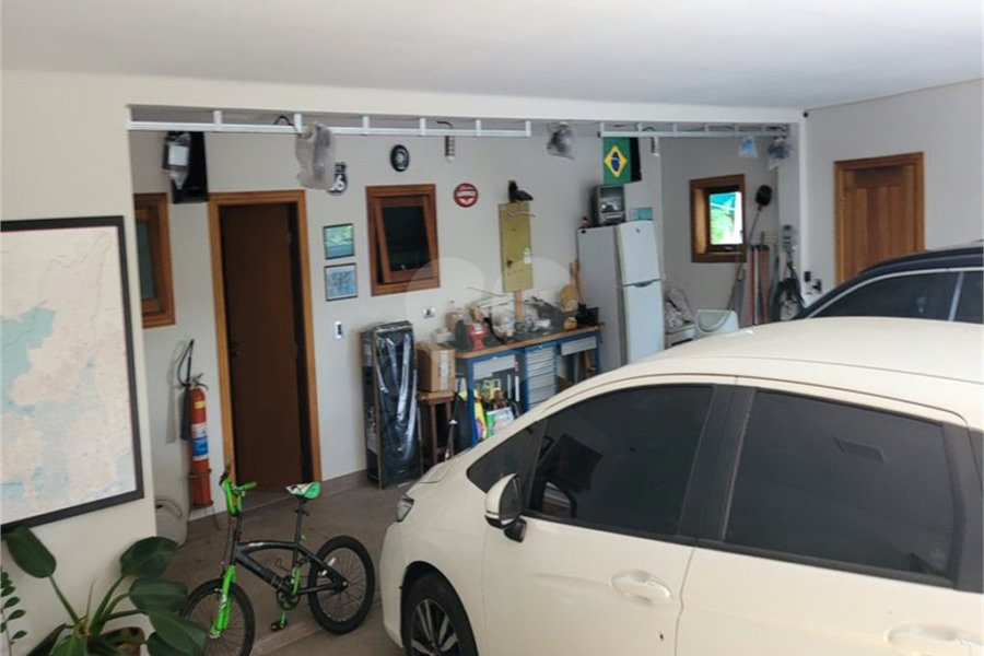 Casa à venda com 4 quartos, sendo 2 suítes, no condomínio Alpes da Cantareira, Mairiporã - SP
