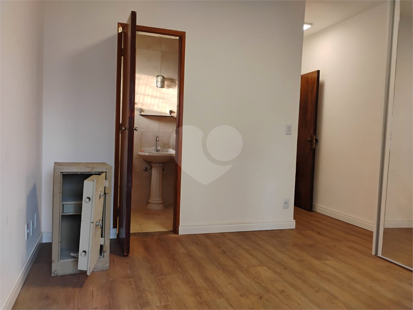 Sobrado à venda com 3 quartos, sendo 1 suíte, em Vila Paulista, São Paulo, SP