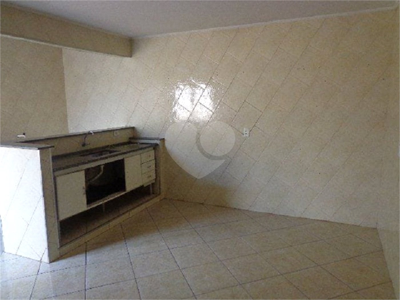 Casa Térrea com 2 dormitórios.