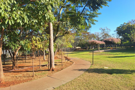 LINDA CASA NO CONDOMÍNIO PARQUE ATLANTA- Araraquara/SP