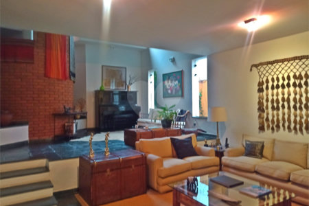Casa à venda com 4 quartos, sendo 2 suítes,  em Morumbi, São Paulo, SP