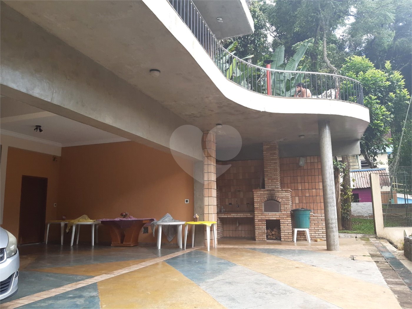 Casa à venda com 4 quartos, sendo 2 suítes, no condomínio Champs Elysees Village, Mairiporã - SP