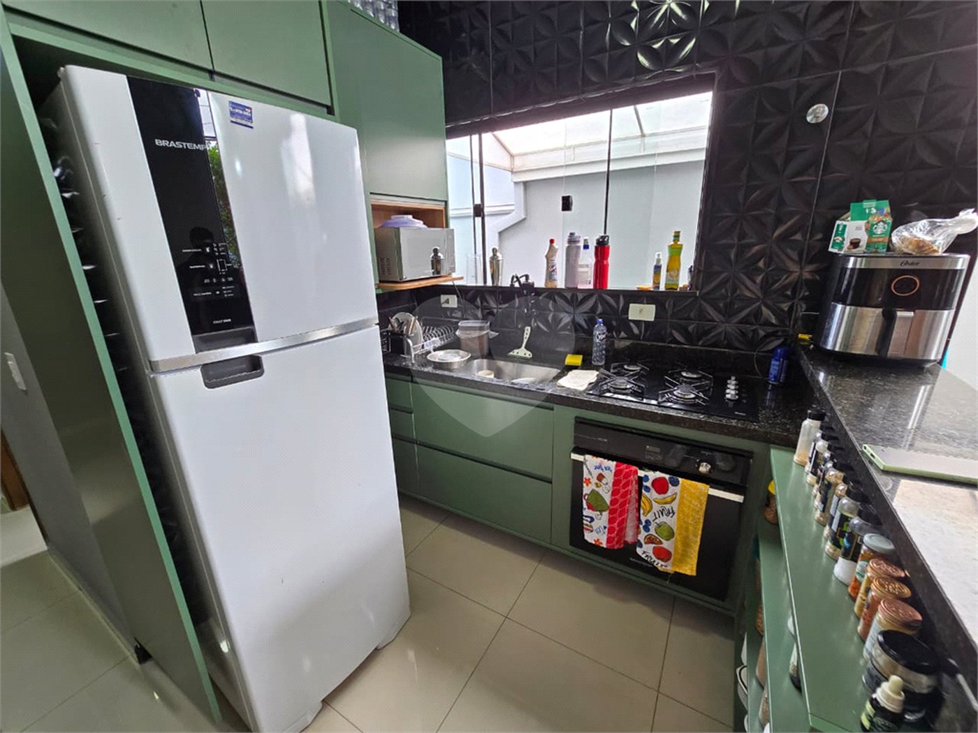 Casa à venda com 3 quartos, sendo 2 suítes,  no condomínio Residencial Marina, Itapetininga - SP