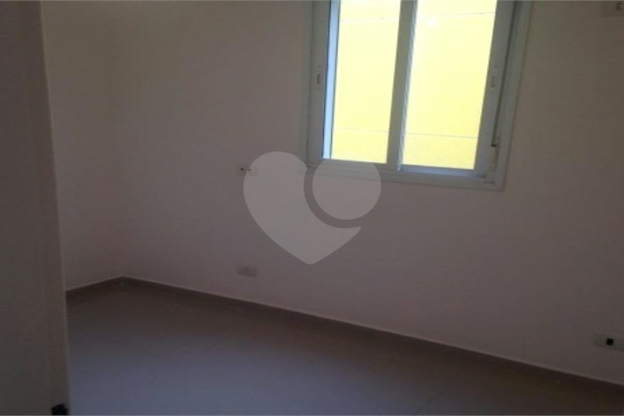 Casa à venda com 3 quartos, sendo 1 suíte,  no condomínio Residencial Vegas, São Paulo - SP
