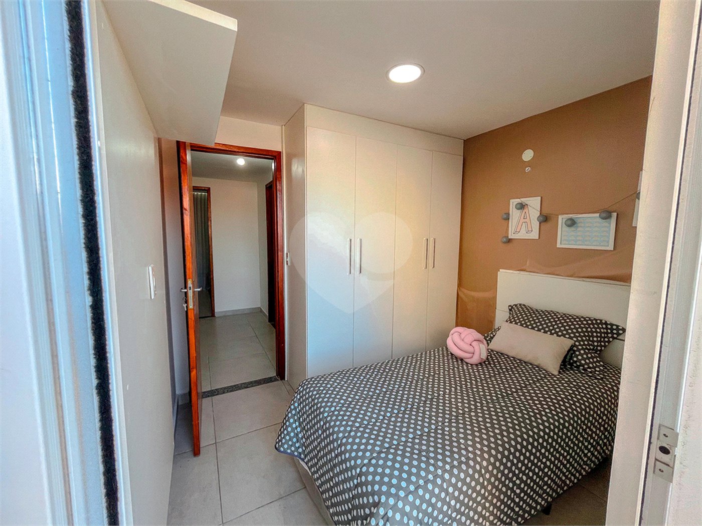 Casa à venda com 4 quartos, sendo 1 suíte, no condomínio Imperial Santa Cruz, Rio de Janeiro - RJ