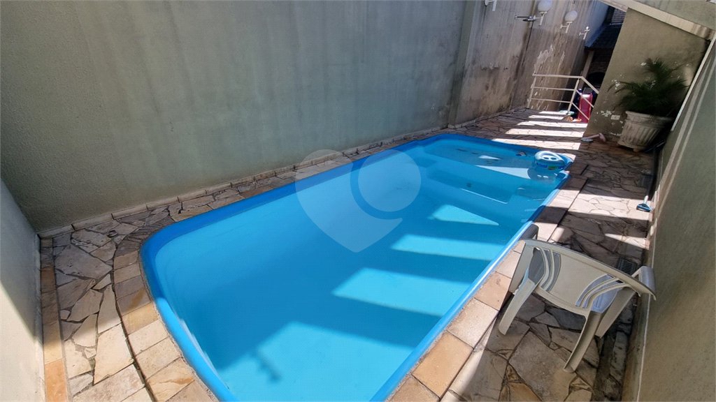 Casa à venda com 3 quartos, sendo 1 suíte,  no condomínio Rafaela I, São Paulo - SP