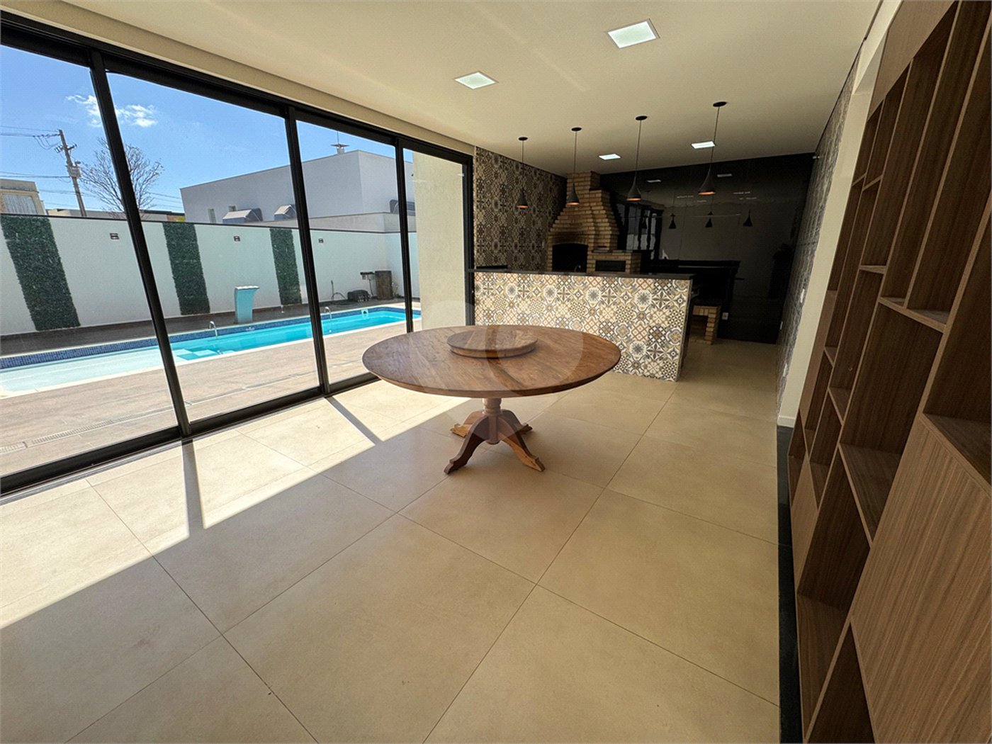 Casa à venda com 5 quartos, sendo 4 suítes, no condomínio Golden Ville, Itapetininga - SP