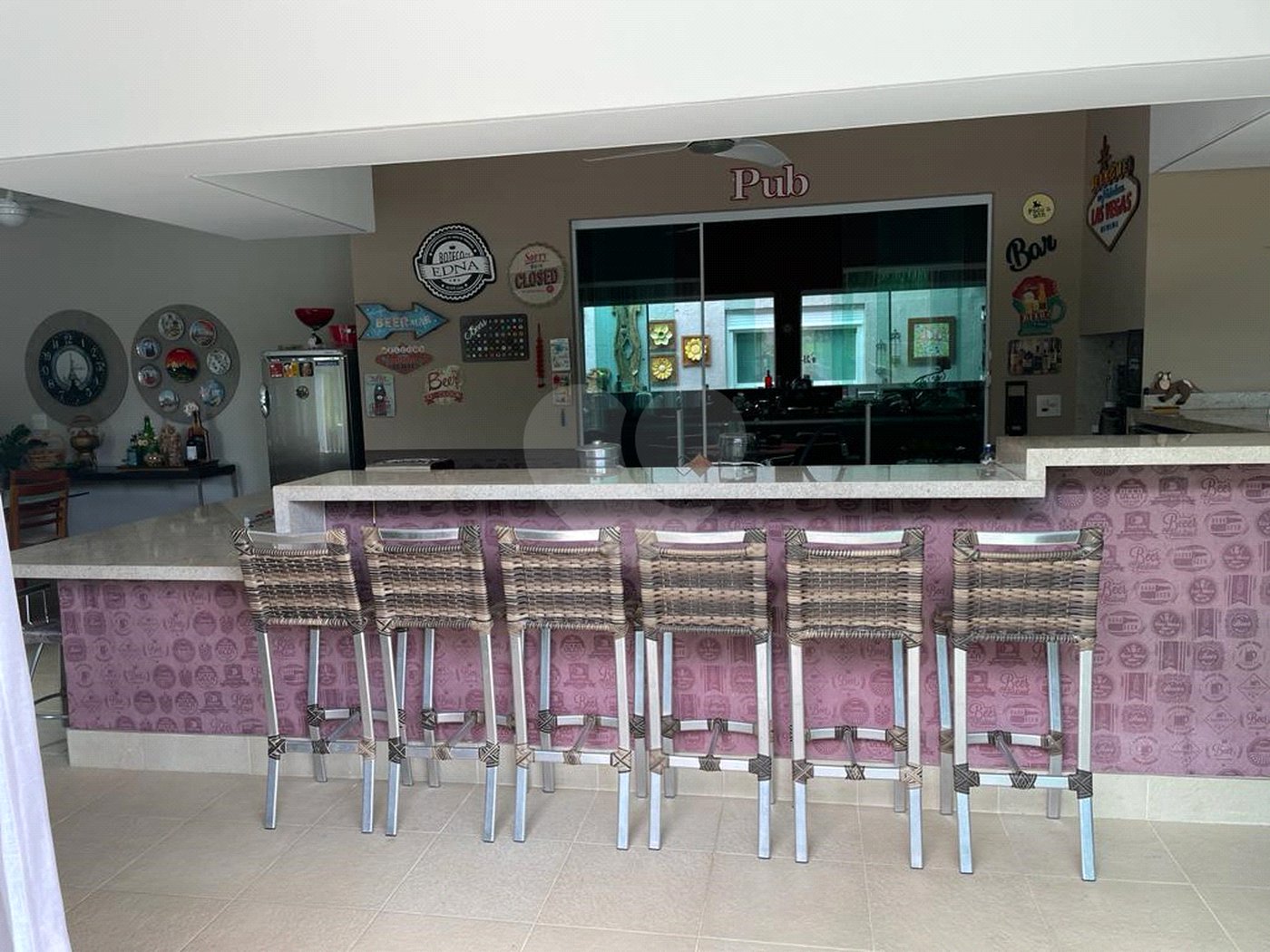 Casa à venda com 4 quartos, sendo 3 suítes, no condomínio Vila Hípica I, Vinhedo - SP