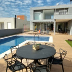 Casa à venda ou para alugar com 4 suítes no condomínio Figueira Garden, Atibaia - SP