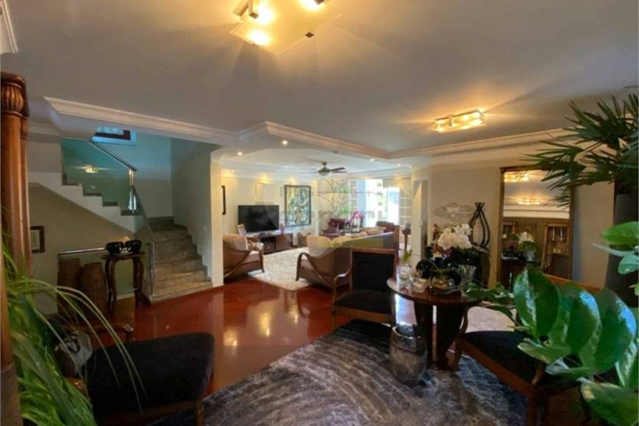 Casa à venda com 4 suítes em Jardim Floresta, São Paulo, SP