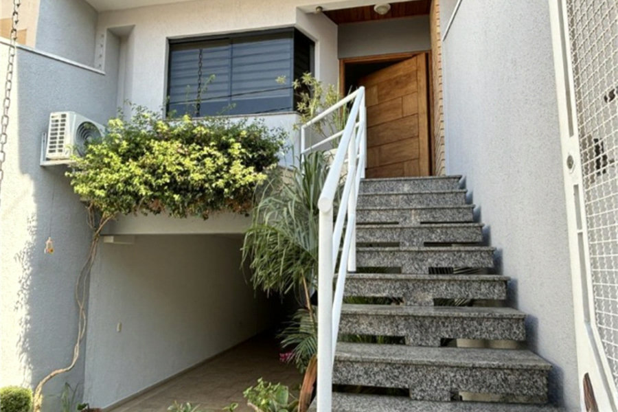 Sobrado à venda com 4 quartos, sendo 1 suíte, em Vila Floresta, Santo André, SP