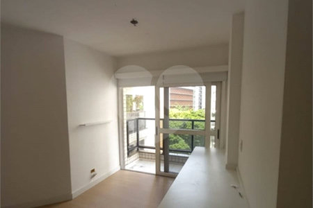 Apartamento à venda com 3 quartos, sendo 1 suíte,  em Vila Olímpia, São Paulo, SP
