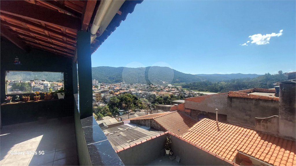 Casa à venda com 3 quartos, sendo 2 suítes, em Moinho, Mairiporã, SP