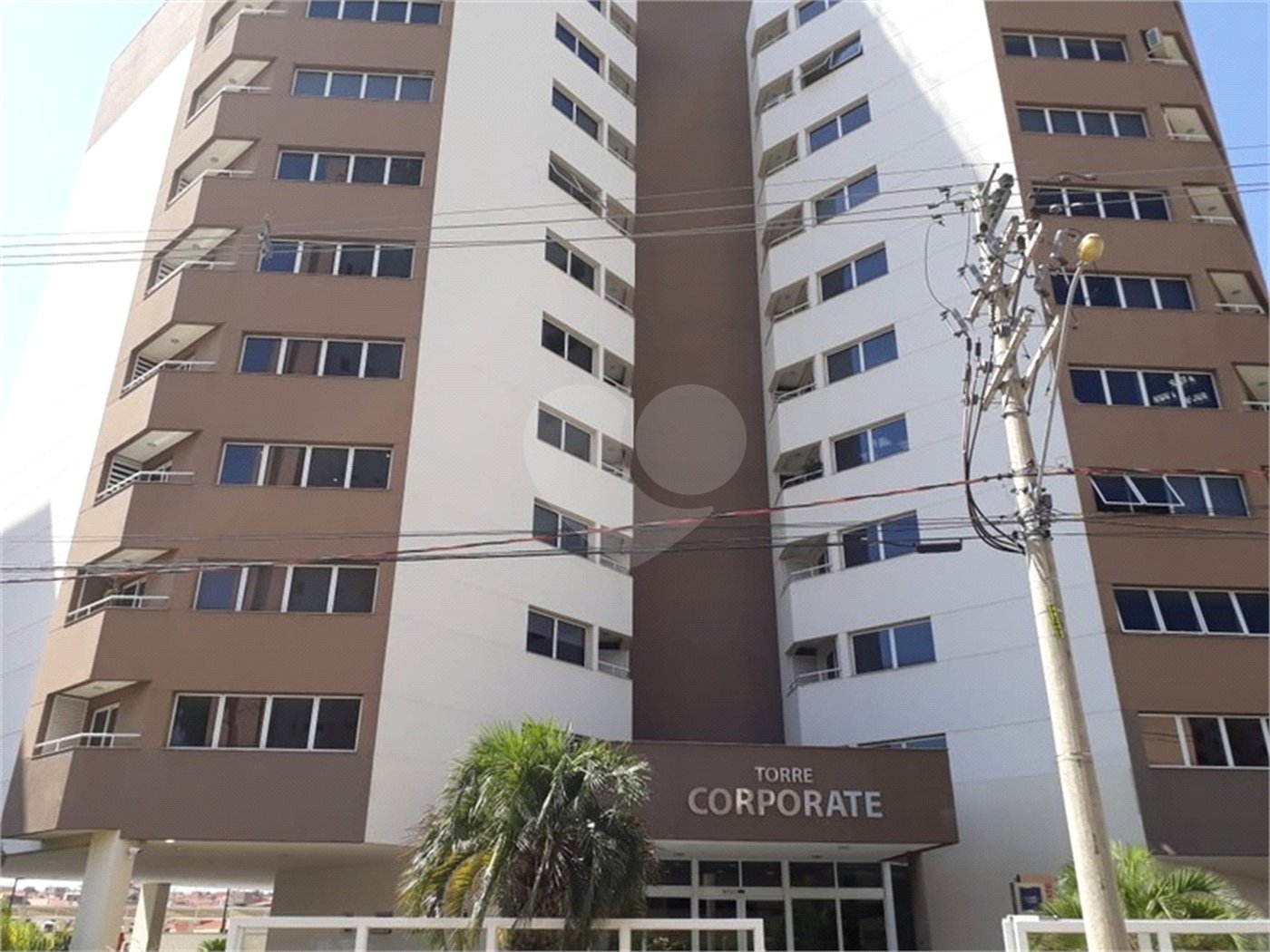 Sala Comercial - Office Premium - Indaiatuba - Venda - Torre Corporate - 7º andar - Complexo Office Premium de 3 torres de salas comerciais, um shopping e um conjunto residencial. Sala sem os moveis das fotos, Dois subsolos de garagem, além de garagem no térreo. Área da unidade: 39,99m2
