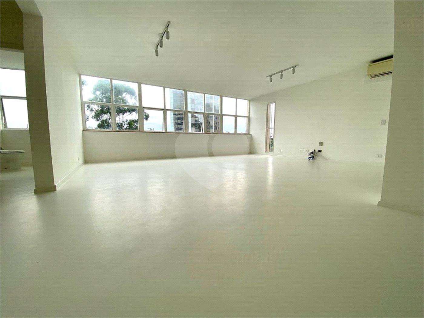 Apartamento para alugar com 3 quartos, sendo 1 suíte, em Jardim Europa, São Paulo, SP
