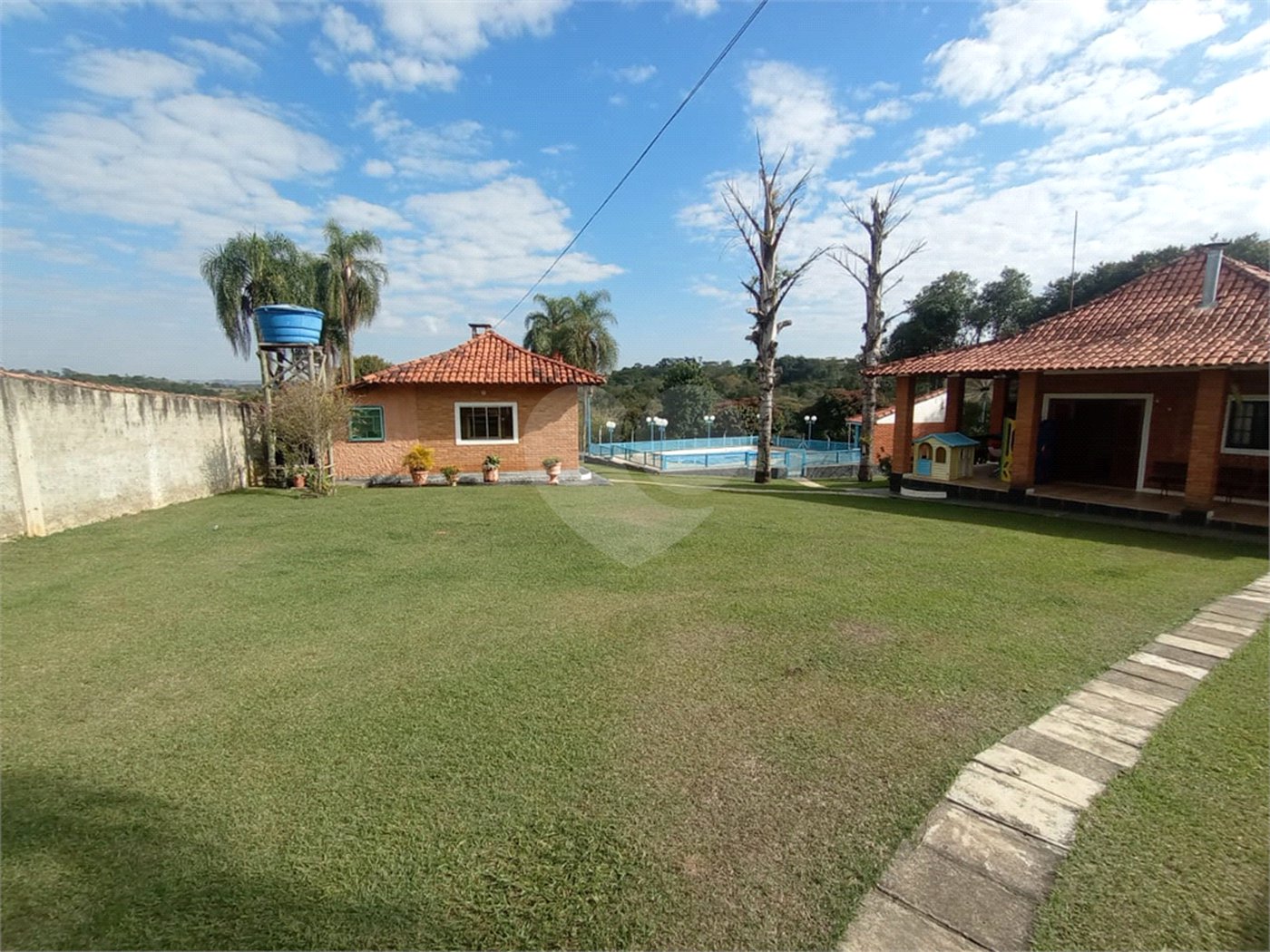 Chácara à venda com 6 quartos, sendo 1 suíte,  em Cercadinho, Alambari, SP