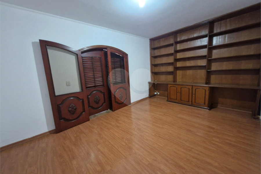 Sobrado à venda com 4 quartos, sendo 3 suítes, em Jardim São Bento, São Paulo, SP