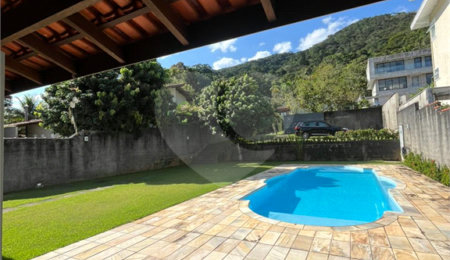 Casa à venda com 2 suítes no condomínio Recanto da Lagoinha, Ubatuba - SP