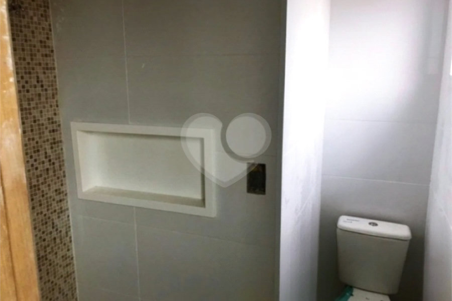 Casa à venda ou para alugar com 2 suítes no condomínio Residence Adelina, São Paulo - SP
