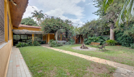 Casa Térrea à venda ou para alugar com 5 quartos, sendo 2 suítes,  em Jardim Prudência, São Paulo, SP
