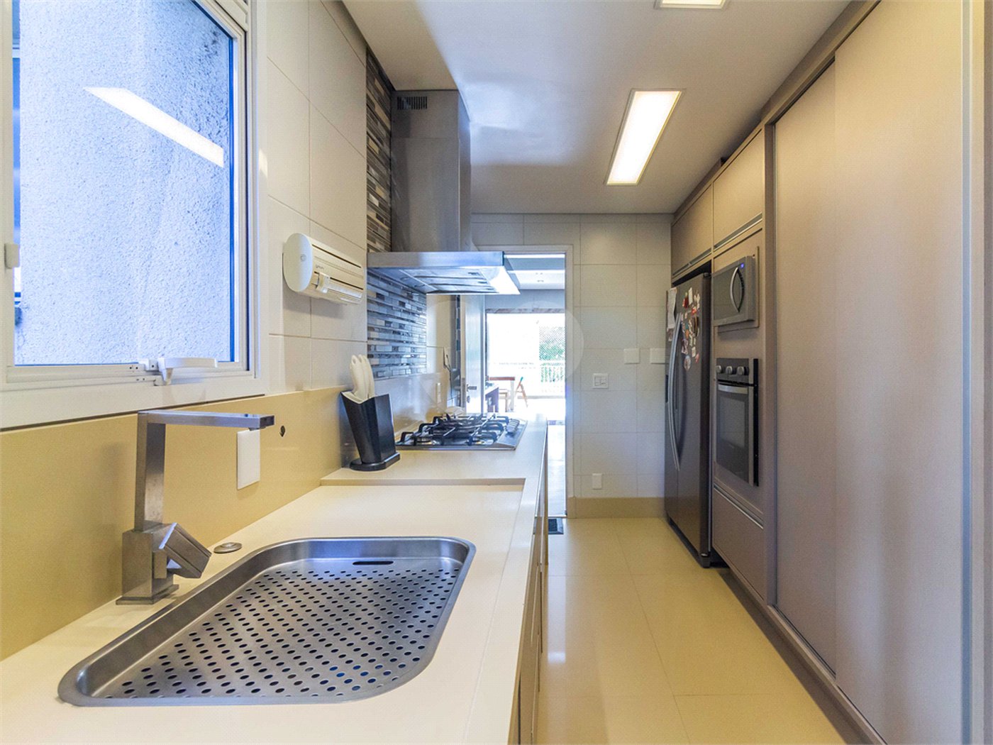 Apartamento à venda com 3 suítes em Vila Cordeiro, São Paulo, SP