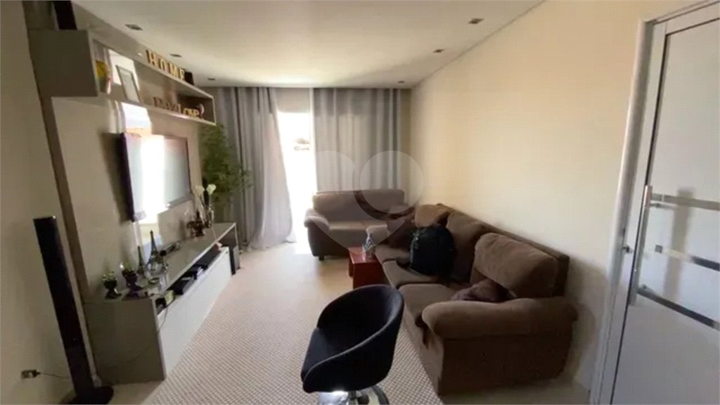 Sobrado à venda com 4 quartos, sendo 1 suíte, em Jardim Colorado, São José dos Campos, SP