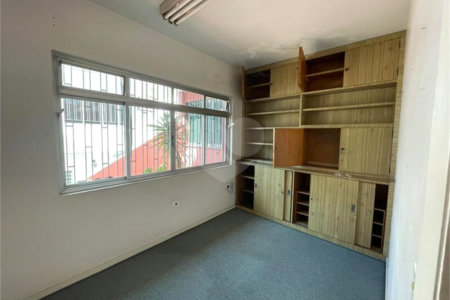 Sobrado à venda com 4 quartos, sendo 1 suíte, em Vila Congonhas, São Paulo, SP