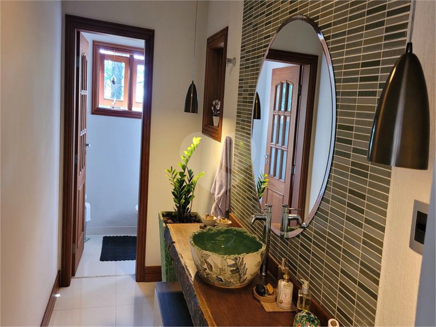 Casa à venda com 4 quartos, sendo 2 suítes, no condomínio Alpes da Cantareira, Mairiporã - SP