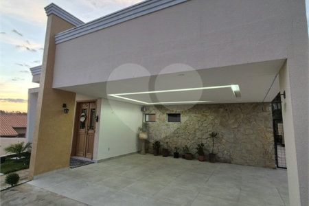 Casa à venda com 4 quartos, sendo 3 suítes, no condomínio Vilaggio Araçoiaba, Araçoiaba da Serra - SP