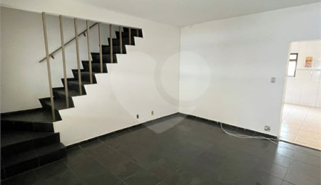 Sobrado à venda com 3 quartos em Vila Nivi, São Paulo, SP