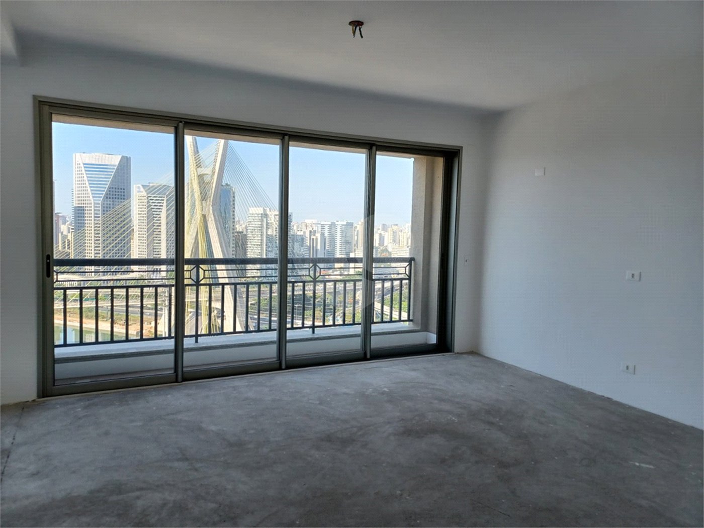 Apartamento à venda com 4 suítes em Real Parque, São Paulo, SP
