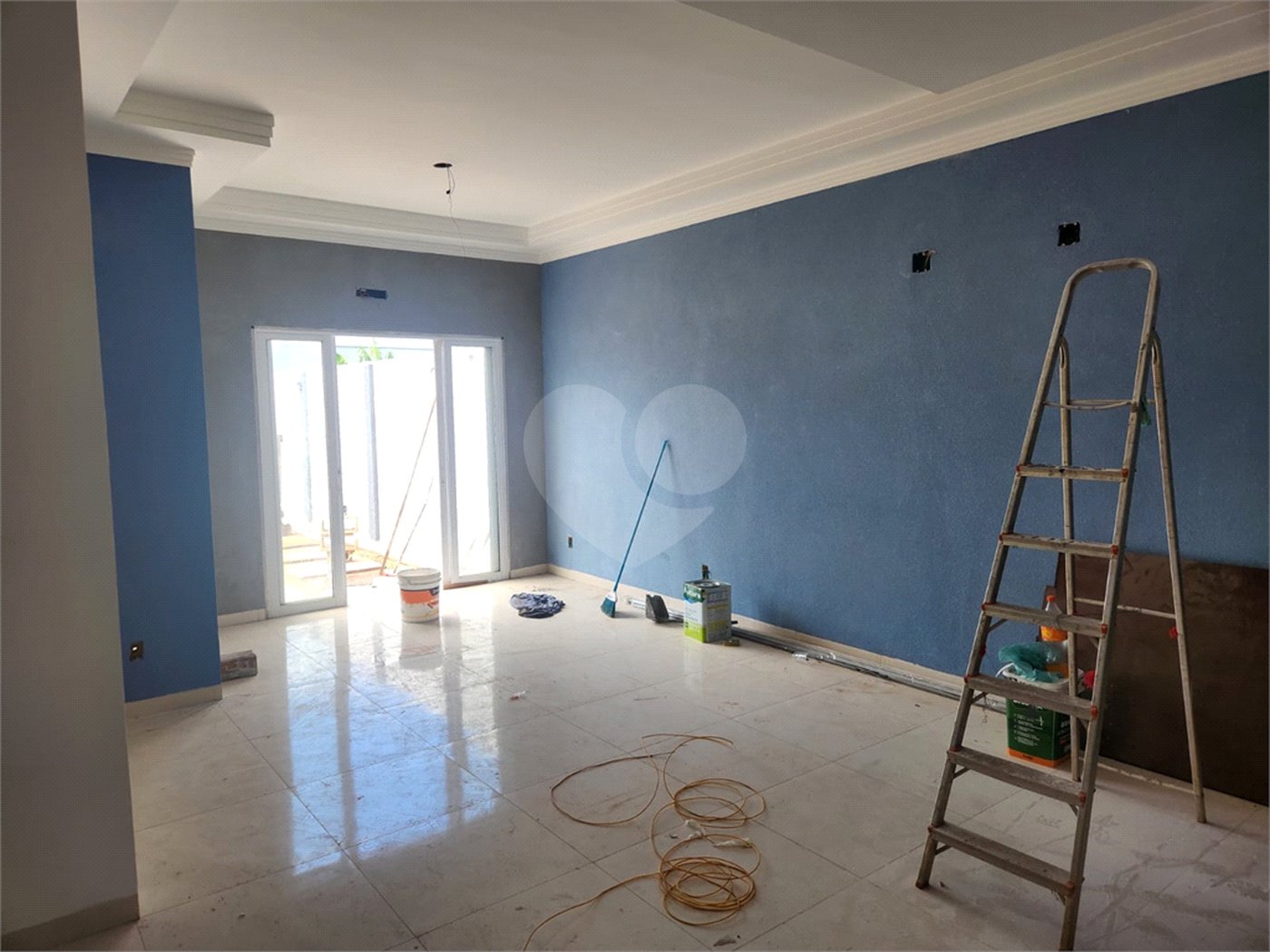 Casa à venda com 3 quartos, sendo 2 suítes, no condomínio Sollares, Araraquara - SP