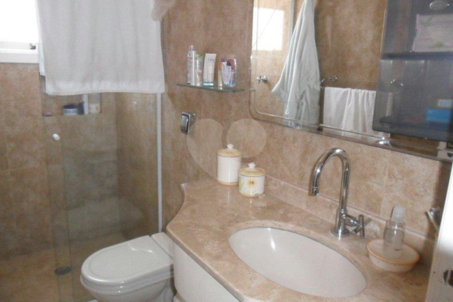 Sobrado à venda com 3 quartos, sendo 1 suíte, em Vila Romero, São Paulo, SP
