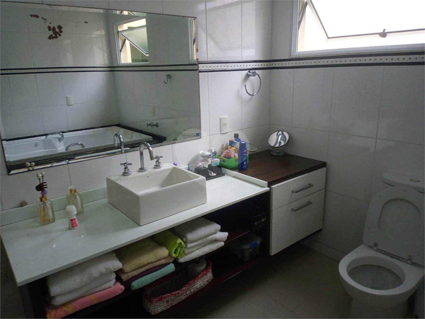 Sobrado à venda com 3 quartos, sendo 1 suíte, no Centro, Biritiba-mirim, SP