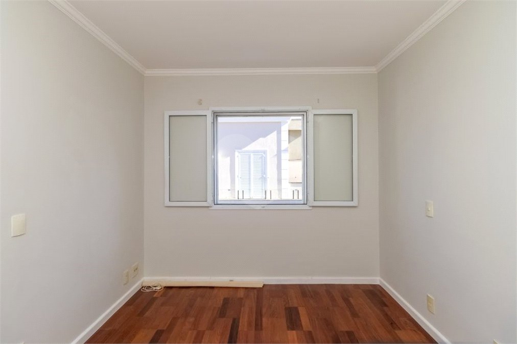 Casa à venda com 4 quartos, sendo 2 suítes, no condomínio Stephanie, São Paulo - SP