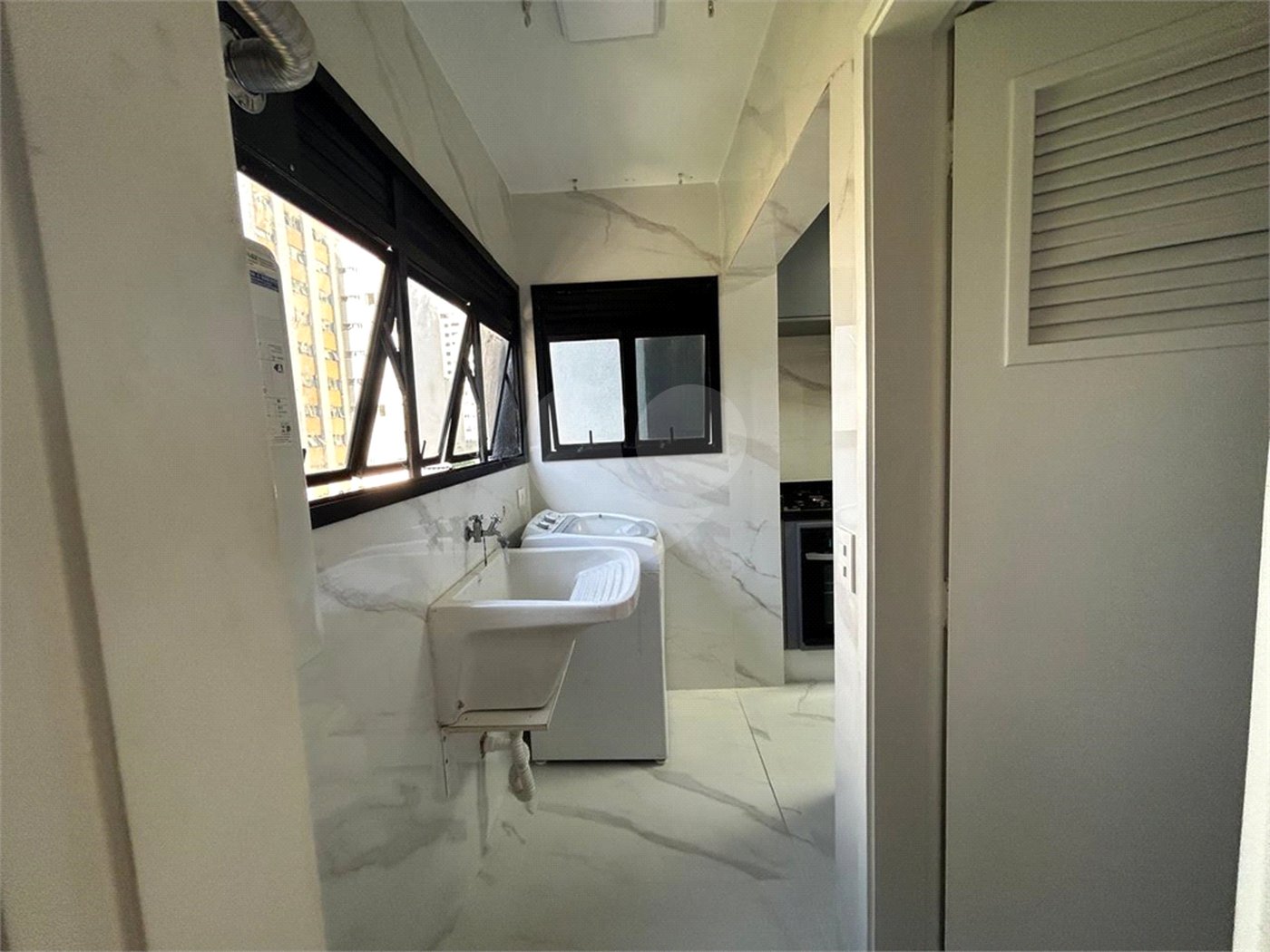 Apartamento para alugar com 3 quartos, sendo 1 suíte,  em Pinheiros, São Paulo, SP