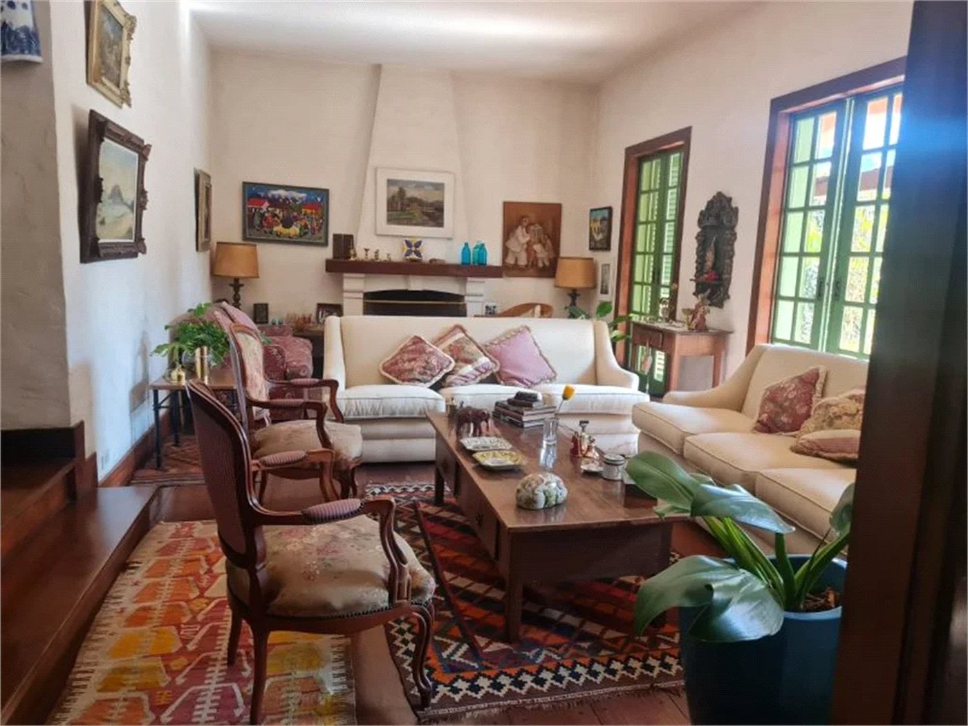 Casa à venda com 5 quartos, sendo 2 suítes, em Jardim Morumbi, São Paulo, SP