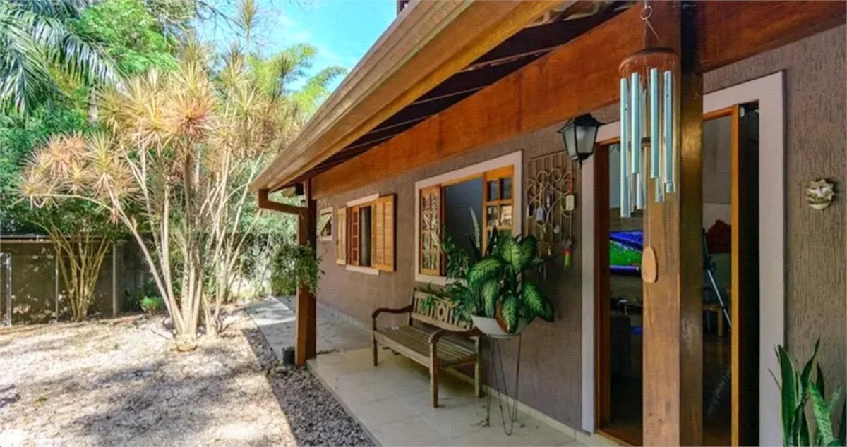 Casa à venda com 4 quartos, sendo 2 suítes, em Granja Viana, Cotia, SP