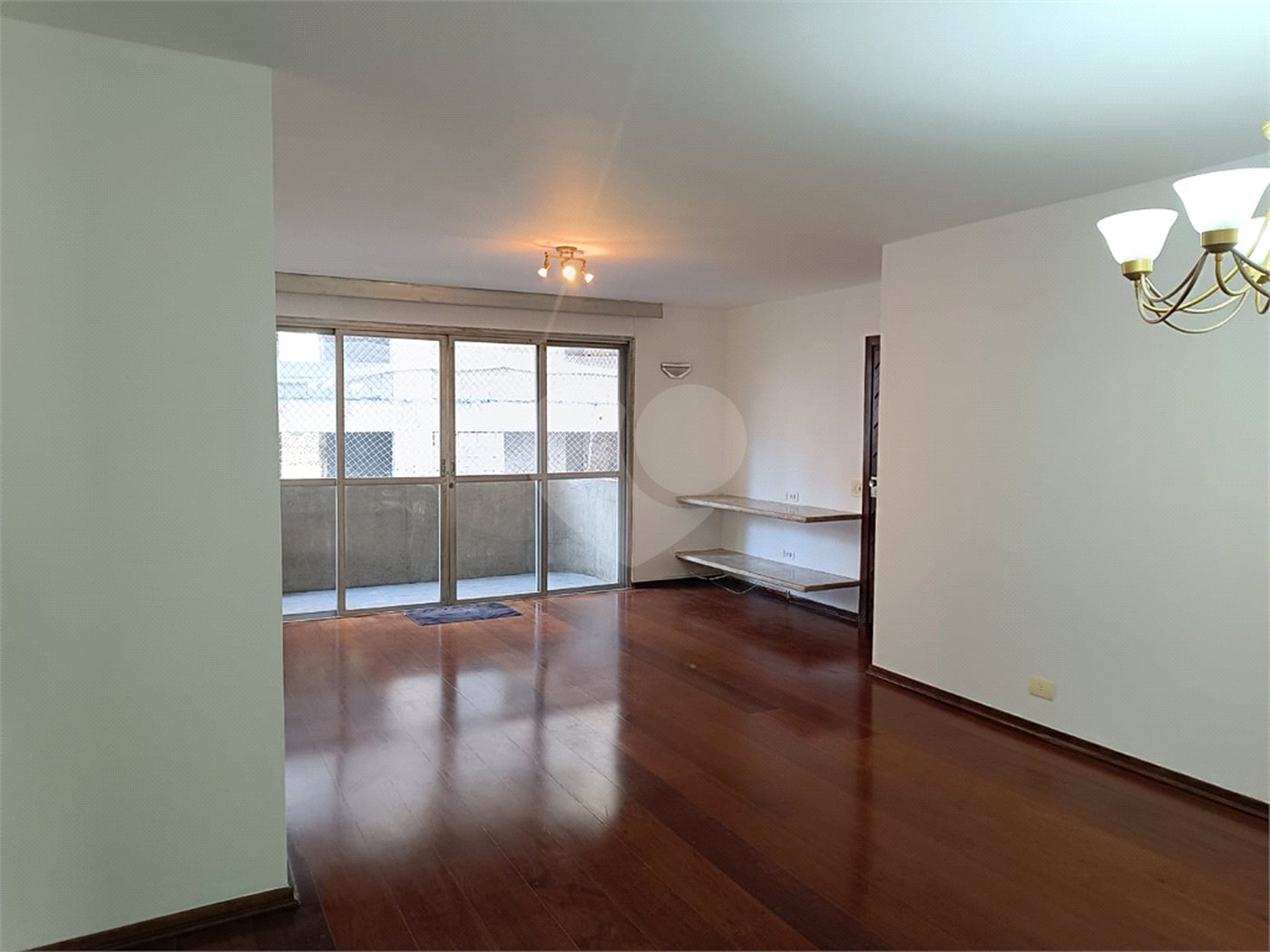 Apartamento à venda com 3 quartos, sendo 1 suíte, em Moema, São Paulo, SP